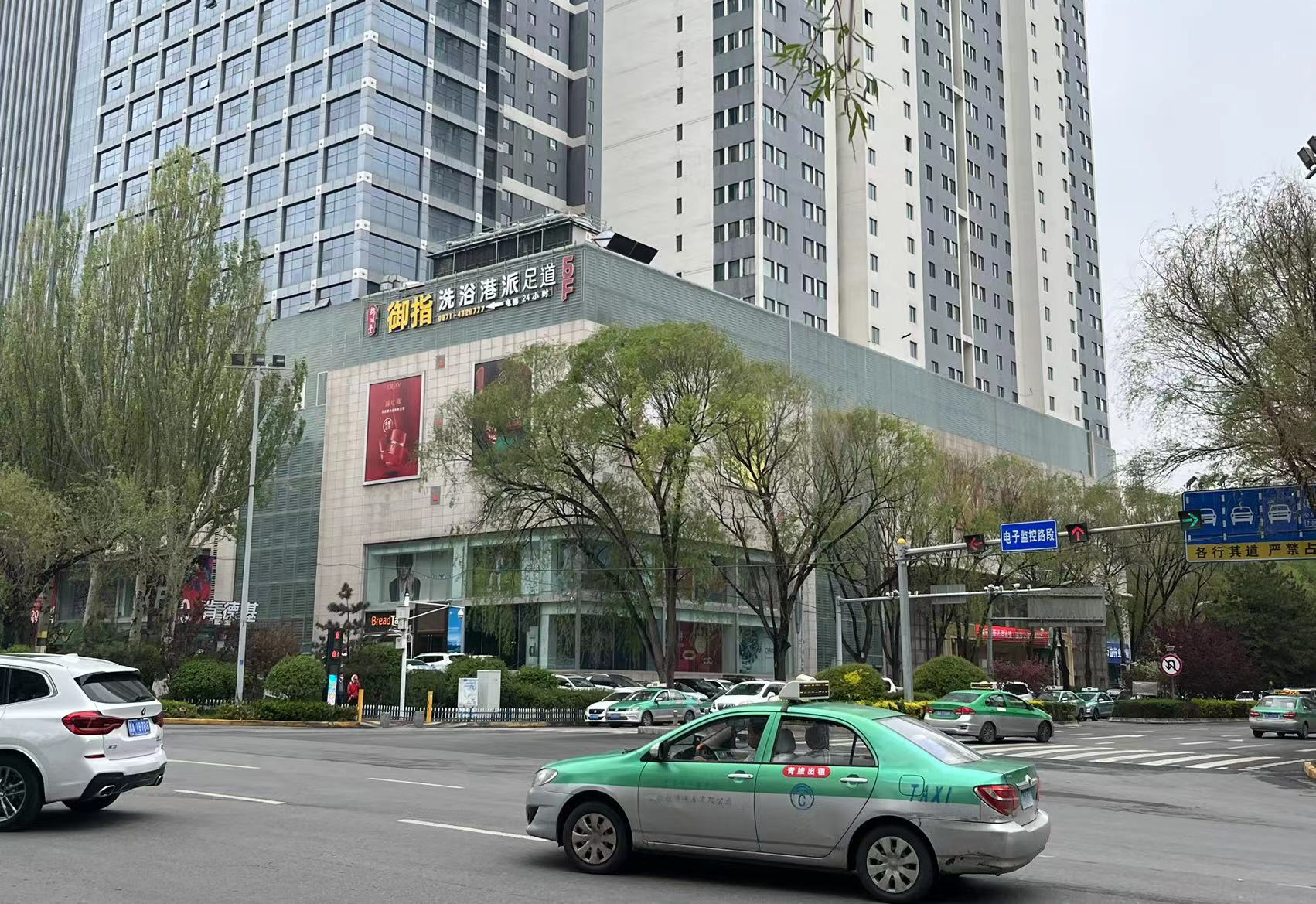 西宁多彩联盟百货虎台店