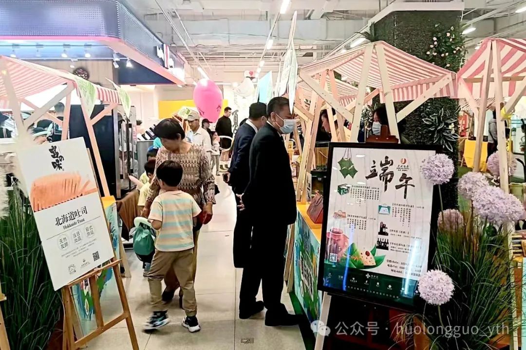 贵友夏日墟市开市首日迎“逛购”热潮_多彩联盟集团官方网站