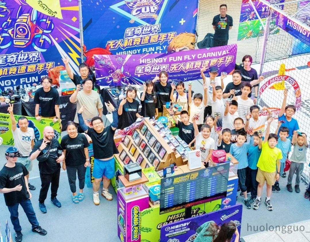UP TOWN“无人机嘉年华”展现科技风范_多彩联盟集团官方网站