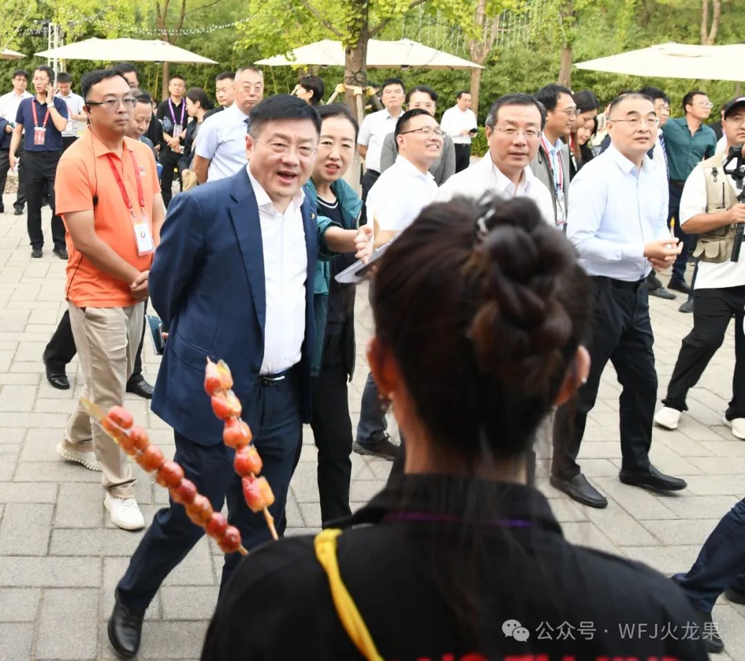 “京彩灯会”举行时，，，，多彩联盟展区喜迎客来_多彩联盟集团官方网站