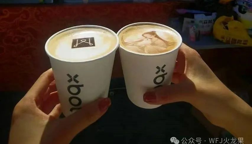 “京彩灯会”举行时，，，，多彩联盟展区喜迎客来_多彩联盟集团官方网站