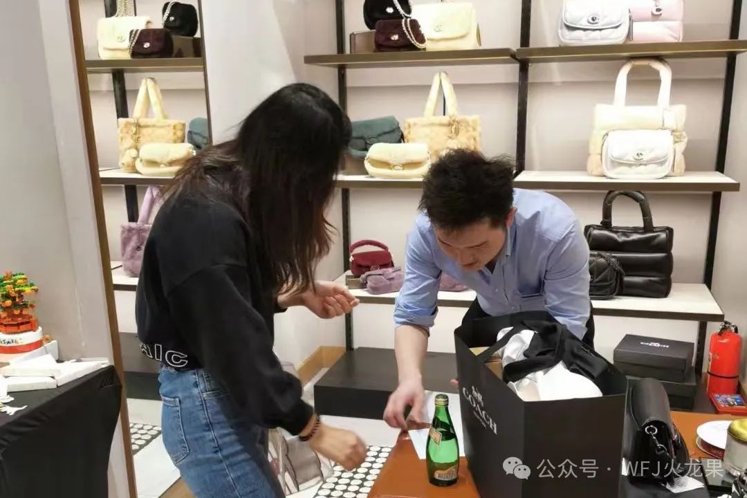 多彩联盟集团携手COACH联动营销_多彩联盟集团官方网站