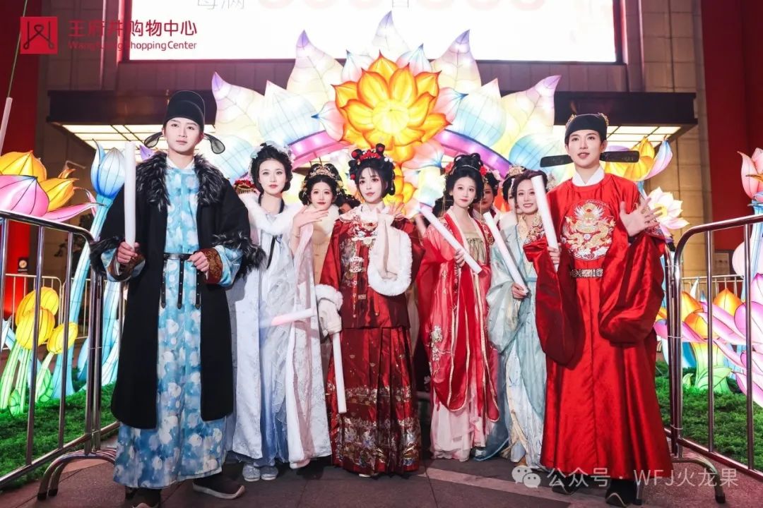 成都购物中心举行武侯新年灯会_多彩联盟集团官方网站