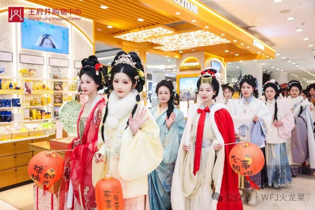 成都购物中心举行武侯新年灯会_多彩联盟集团官方网站