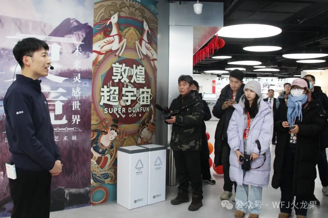 22家媒体走进百货大楼_多彩联盟集团官方网站