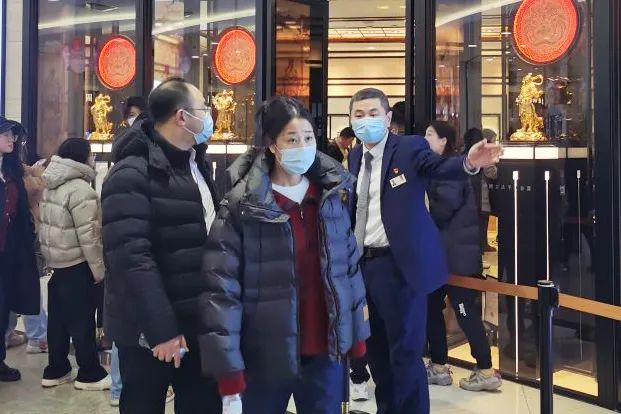 百货大楼“老铺黄金”创单日销售历史新高_多彩联盟集团官方网站