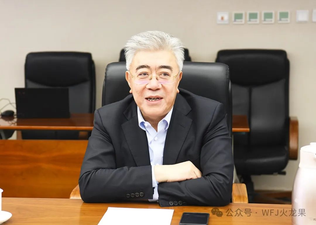 白凡听取燕莎友谊商城刷新新动向_多彩联盟集团官方网站