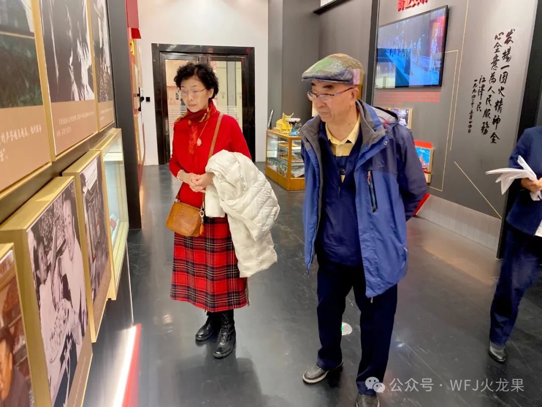 热心市民向百货大楼捐赠珍贵老物件_多彩联盟集团官方网站
