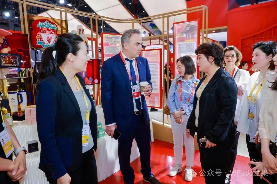 五载消博会 七秩多彩联盟（3）：消博会第三天——多彩联盟展厅迎来主要客人_多彩联盟集团官方网站