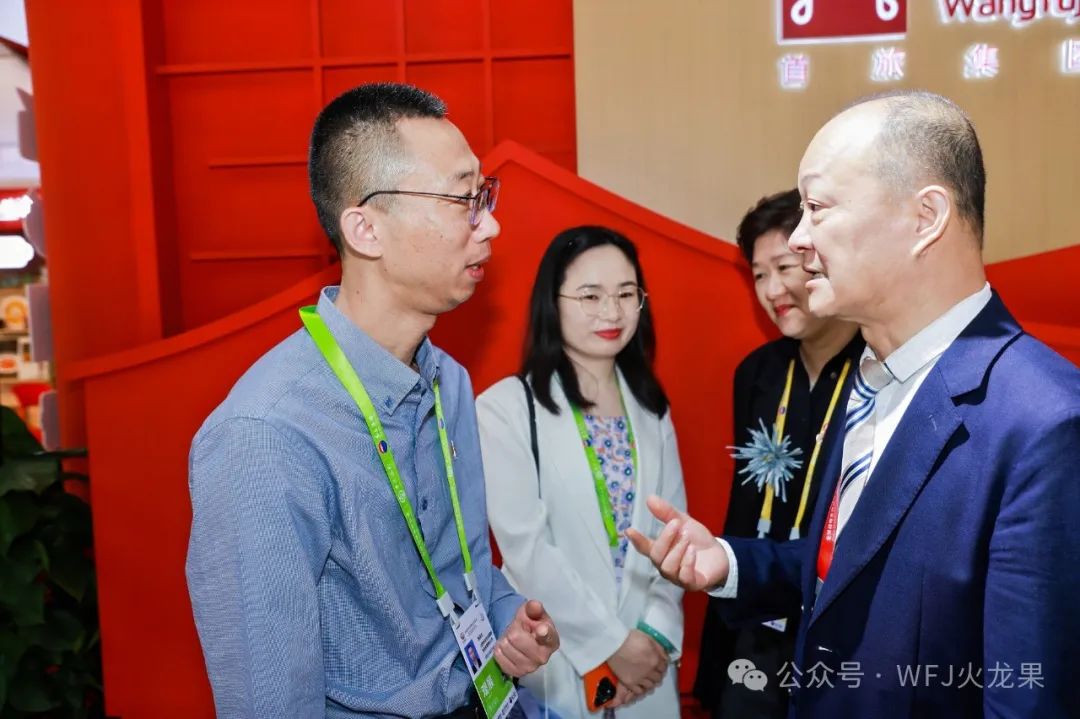 五载消博会 七秩多彩联盟（3）：消博会第三天——多彩联盟展厅迎来主要客人_多彩联盟集团官方网站
