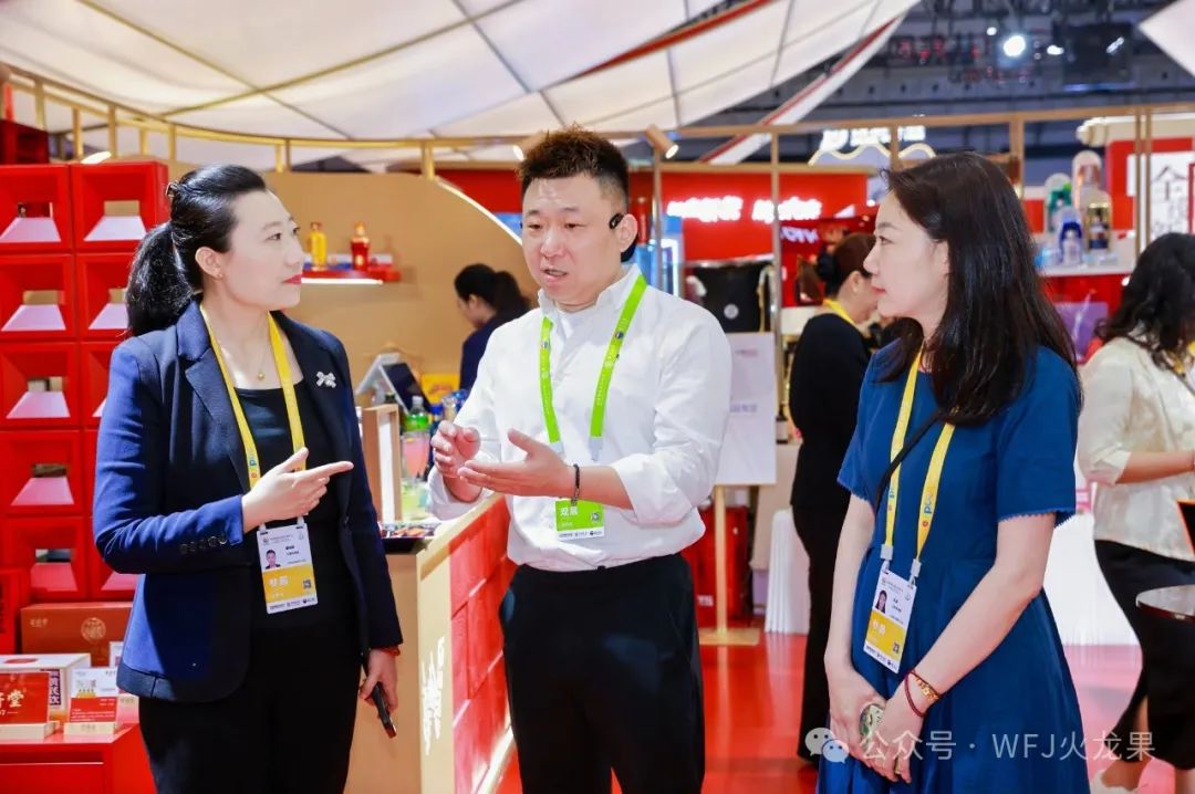 五载消博会 七秩多彩联盟（3）：消博会第三天——多彩联盟展厅迎来主要客人_多彩联盟集团官方网站
