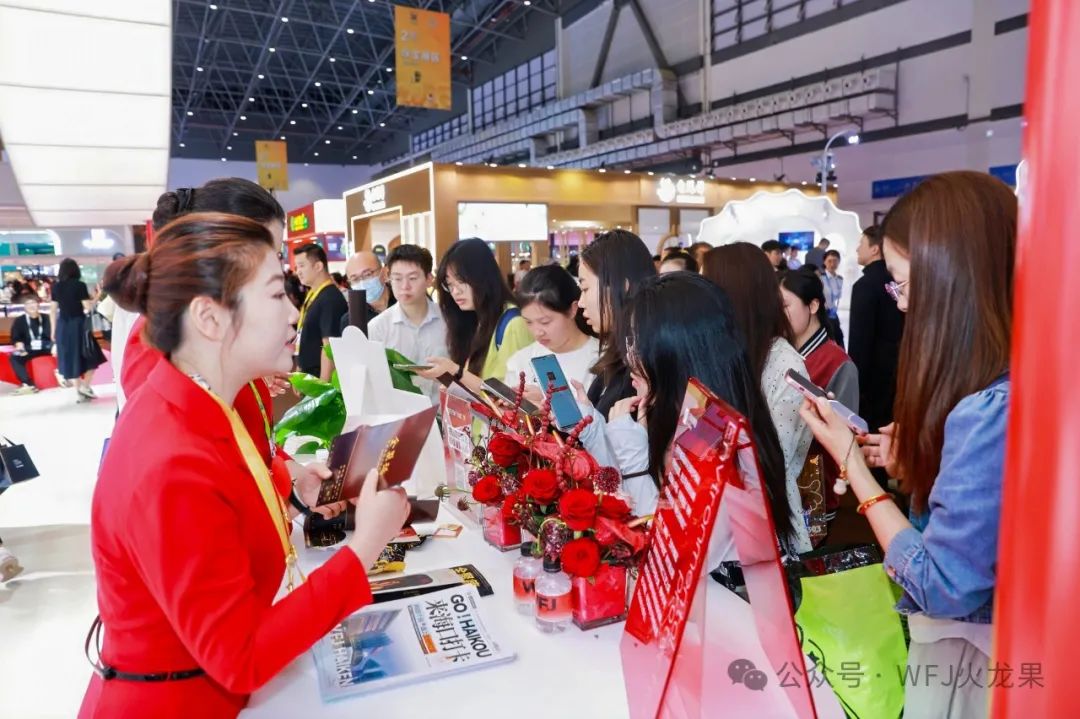 五载消博会 七秩多彩联盟（3）：消博会第三天——多彩联盟展厅迎来主要客人_多彩联盟集团官方网站