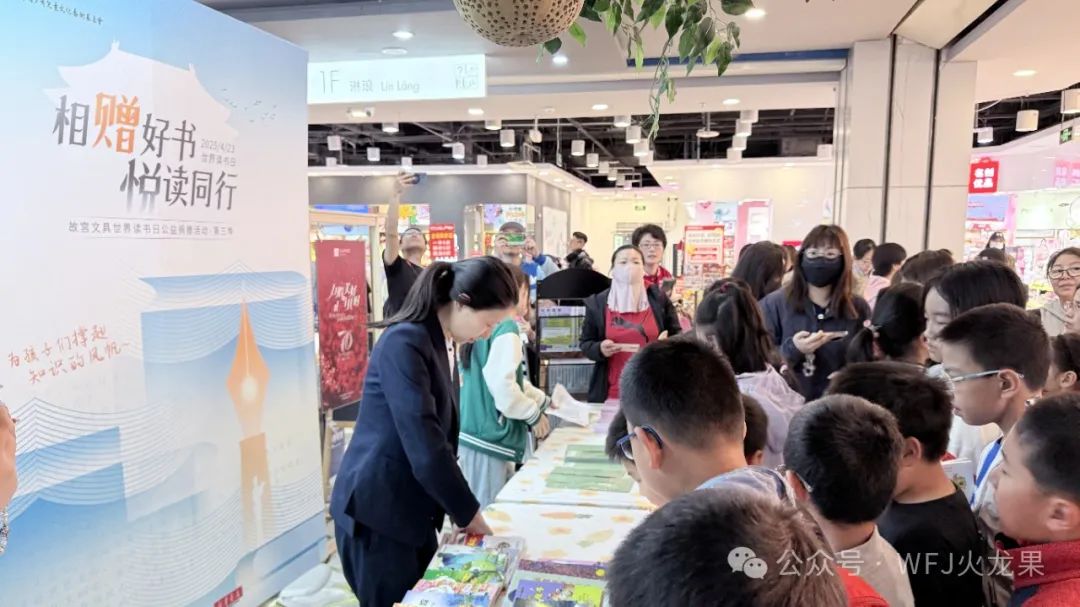 相赠好书 悦读偕行——集团公益捐书在行动_多彩联盟集团官方网站