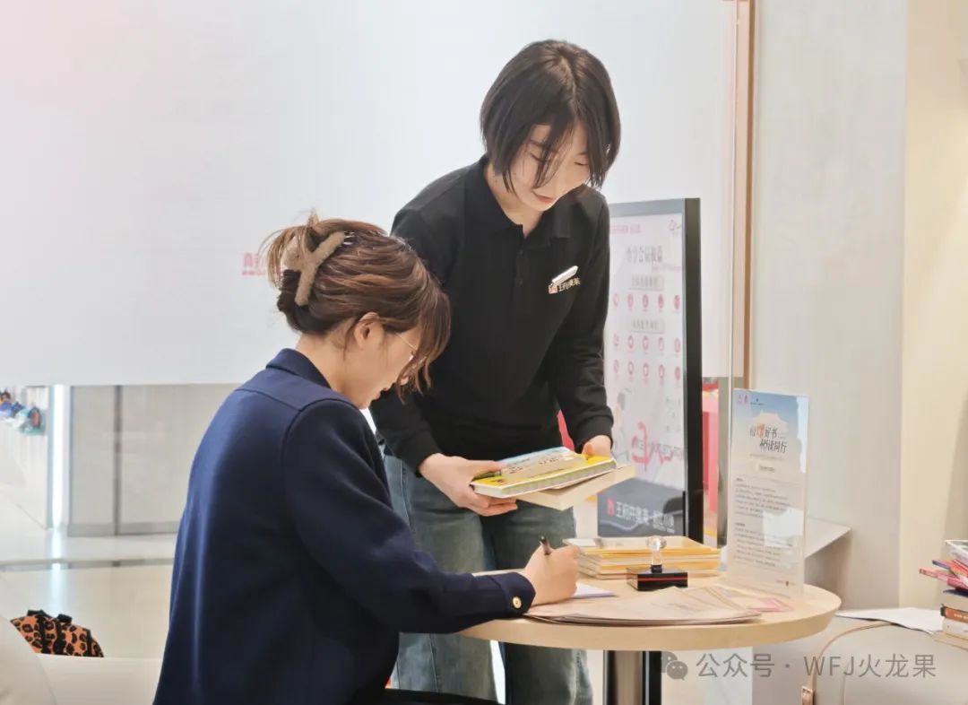 相赠好书 悦读偕行——集团公益捐书在行动_多彩联盟集团官方网站