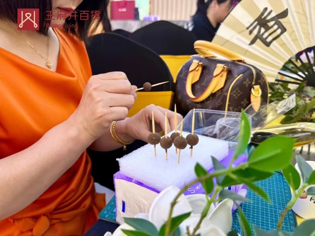 太原店15周年庆点燃龙城消耗活力_多彩联盟集团官方网站