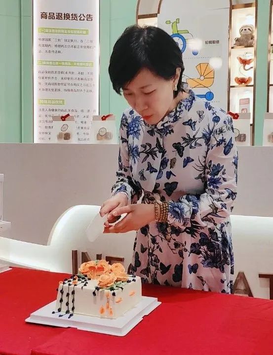 友邻有趣?随心相伴——长安阛阓35周年庆_多彩联盟集团官方网站